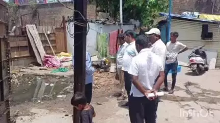 चंद्रपूर: चंद्रपूर येथे रेल्वे द्वारे सुरू असलेल्या बांधकामाची मनपा अधिकारी व उपमहापौर यांनी केली