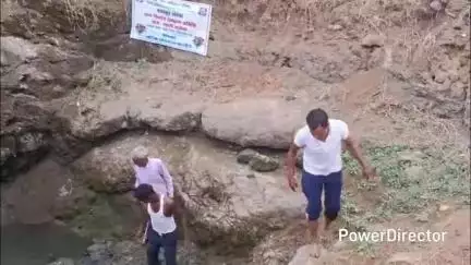 हर्रई: ग्राम स्वामी सलैया में जन अभियान परिषद ने जल गंगा संवर्धन अभियान के तहत जल स्रोत की साफ़-सफाई की