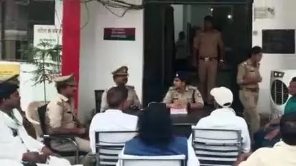 बारा: शंकरगढ़ थाना परिसर में आगामी त्यौहार बकरीद को लेकर पीस कमेटी की बैठक संपन्न