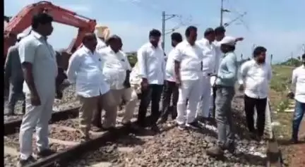 కావలి: రైల్వే అండర్ పాస్ బ్రిడ్జి పనులను పరిశీలించిన ఎమ్మెల్యే కావ్య కృష్ణారెడ్డి.....
