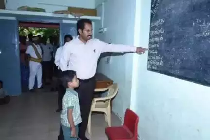 தென்காசி: அங்கன்வாடி மையத்தில் மாவட்ட ஆட்சித் தலைவர் கமல் கிஷோர் ஆய்வு மேற்கொண்டார்