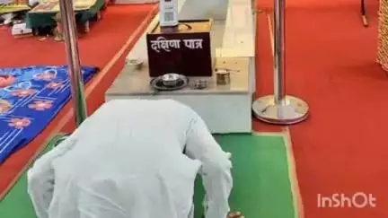रायपुर कर्चुलियान: रीवा सांसद जनार्दन मिश्रा चिन्मय सेवा आश्रम, लौआ लक्ष्मणपुर में श्री राम कथा के भंडारे में हुए शामिल