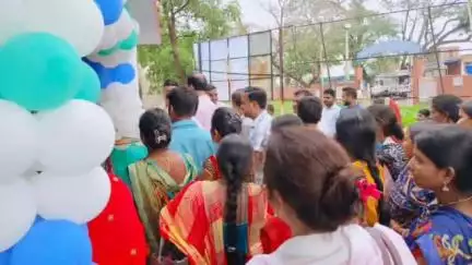 सिमरिया: रेफरल अस्पताल परिसर में बीडीओ ने पलाश दीदी कैफे का उद्घाटन किया