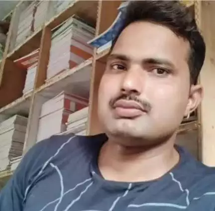 माधौगढ़: उमरी गांव के पास नीम के पेड़ से लटकता मिला व्यक्ति का शव, पुलिस जांच में जुटी