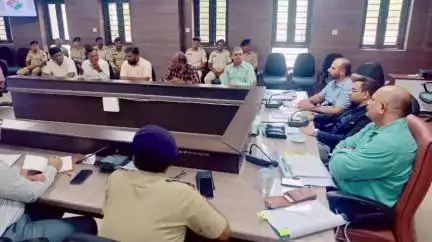 જૂનાગઢ: ૮૭  વિસાવદર વિધાનસભા પેટા  ચૂંટણી ને લઇ ખર્ચ નિરીક્ષકની અધ્યક્ષતામાં કલેકટર કચેરી ખાતે બેઠક યોજાઇ