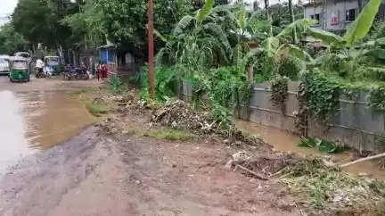 মোহনপুর: নন্দী বাড়ি চৌমুহনীতে জল নিষ্কাশন ব্যবস্থা মুখ থুবড়ে, বিপাকে পথচারীরা, সমস্যা নিরসনের আশ্বাস চেয়ারম্যানের #jansamasya