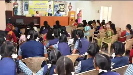 கோவை தெற்கு: கோயம்புத்தூர் துணி வணிகர் சங்க பெண்கள் உயர்நிலை பள்ளியில் மாவட்ட ஆட்சித் தலைவர் ஆய்வு