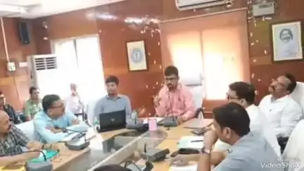 देवघर: उपायुक्त ने राजकीय श्रमिक मेल 2025 को लेकर विभागीय कार्यों की विस्तृत समीक्षा की