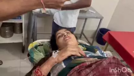 धामपुर: शेरकोट क्षेत्र के गांव उमरपुर आशा में जमीनी विवाद को लेकर ताऊ ने अपनी नवविवाहिता भतीजे के पेट में तलवार घोंपी