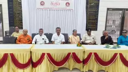 અંજાર: વાગડ સમાજ વિસા શ્રીમાળી સોની સમાજ વાડી અંજાર મધ્યે વિધાર્થીઓ માટે નોટબુક વિતરણ કાર્યક્રમ