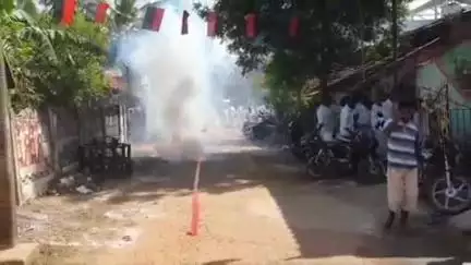 குடவாசல்: வயலூரில் மறைந்த திமுக தலைவர் கலைஞர் கருணாநிதியின் பிறந்த நாளை முன்னிட்டு ஒரு லட்ச ரூபாய் மதிப்பிலான நலத்திட்ட உதவிகள் வழங்கப்பட்டது