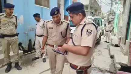 छपरा: नगर थाना क्षेत्र में कथित हत्याकांड के घटनास्थल का वरीय पुलिस अधीक्षक ने किया निरीक्षण