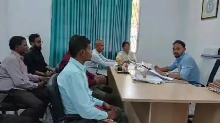 भंडरा: भंडरा अंचल कार्यालय में भू-राजस्व मामलों की समीक्षा को लेकर सीओ ने की बैठक, लंबित मामलों के शीघ्र निपटान का निर्देश