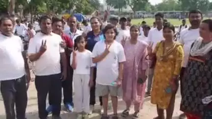 पूर्णिया पूर्व: विश्व साइकिल दिवस के अवसर पर आयोजित मतदाता जागरूकता रैली को हरी झंडी दिखाकर रवाना किया गया