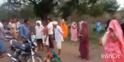 कुक्षी: पलासी में शादी समारोह में जा रही बाइक को बस ने मारी टक्कर, 10 वर्षीय बालिका की बस से दबकर मौत, पिता-पुत्र घायल
