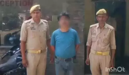 आगरा: लाइसेंसी रिवॉल्वर से हवाई फायर कर लोगों में भय फैलाने वाले अभियुक्त को डेयरी फार्म ग्राउंड से किया गिरफ्तार