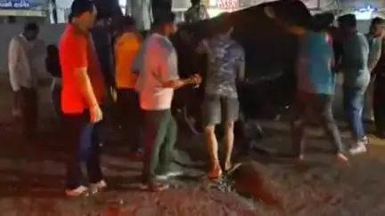 ઓલપાડ: કીમ ગામે ખરાબ રસ્તાને કારણે રિક્ષા પલટી મારી ગઈ.
#jansmasya