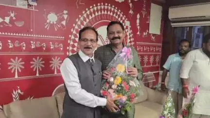 अर्जुनी मोरगाव: माजी मंत्री तथा आमदार राजकुमार बडोले यांनी मंत्री अशोकजी उईके यांच्या लोहगड या निवासस्थानी केले त्यांचे अभिनंदन