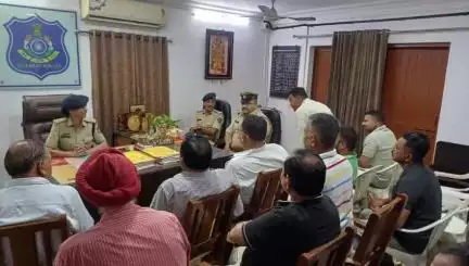 વડોદરા ઉત્તર: તહેવાર ને ધ્યાને લેતા ગોરવા પોલીસ સ્ટેશન ખાતે આગેવાનનો ને બોલાવી મિટિંગ યોજવામાં આવી