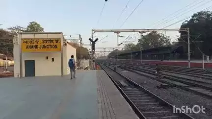 આણંદ શહેર: આણંદ ગોધરા રેલ્વે લાઇન પર રી ગર્ડરિંગના કારણે 5 જુને આણંદ - ડાકોર મેમુ ટ્રેન રદ રહેશે
