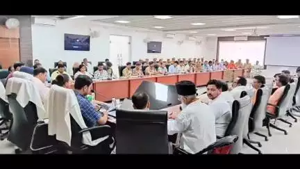 गौरीगंज: जिलाधिकारी की अध्यक्षता में आगामी त्यौहार बकरीद को आपसी भाईचारे से मनाने के लिए शांति समिति की हुई बैठक