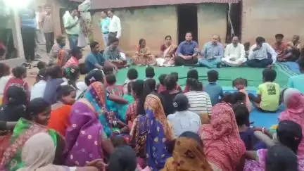 মানবাজার ২: ওলগারা শবর পাড়ায় অনুষ্ঠিত হলো বিশেষ শিবির,উপস্থিত SDO, BDO