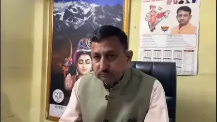 घुमारवीं: गर्मी में घुमारवीं की जनता बिजली की मार से बेहाल, हाई वोल्टेज से उपकरण जल रहे हैं तो लो वोल्टेज ने लोगों को किया परेशान