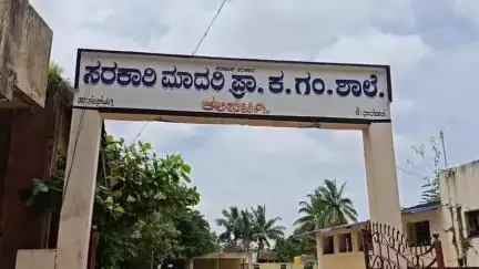 ಕಲಘಟಗಿ: ಶಿಥಿಲಗೊಂಡು ಸೋರುತ್ತಿದೆ ಪಟ್ಟಣದ ಸರ್ಕಾರಿ ಶಾಲೆ, ಭಯದಲ್ಲೇ ಪಾಠ ಆಲಿಸುವ ಮಕ್ಕಳು #localissue