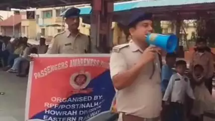 নলহাটি ১: নলহাটি আর পি এফ এর পক্ষ থেকে রেল যাত্রীদের সুরক্ষার উদ্দেশ্যে সচেতন মূলক কর্মসূচি