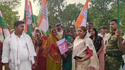 देसरी: कांग्रेस विधायक प्रतिमा कुमार ने आजमपुर पंचायत में महिलाओं को 'माई बहिन मान' योजना की जानकारी दी