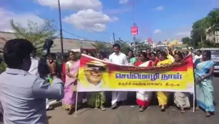 திருச்சி: டிவிஎஸ் டோல்கேட் பகுதியில் உள்ள கலைஞர் திருவுருவுசிலைக்கு அமைச்சர் மாலை அணிவித்து மரியாதை செலுத்தினார்