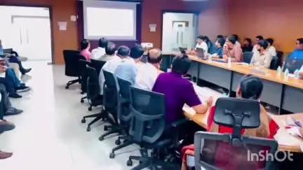 उज्जैन ग्रामीण: सिंहस्थ मेला कार्यालय में आशीष सिंह की अध्यक्षता में सिंहस्थ के कार्यों की समीक्षा बैठक आयोजित
