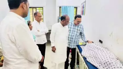નાંદોદ: બેડાપાણી ગામની દીકરી પર દીપડાએ હુમલો કરતા રાજપીપળા સિવિલ હોસ્પિટલ ખાતે સાંસદ મનસુખભાઈ વસાવા મુલાકાત કરી.