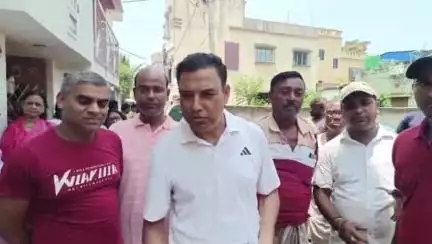 পুরাতন মালদা: ১৪ নং ওয়ার্ডের মঙ্গল বাড়ি ঘোষ পাড়া এলাকায় ৭ লক্ষ টাকা বরাদ্দে তিনশো মিটার কংক্রীট রাস্তা এবং ড্রেনের শিলান্যাস হয়