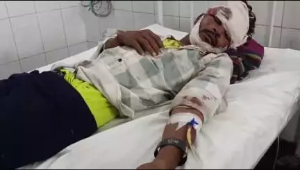 छोटी सरवन: घोड़ी तेजपुर के पास बाइक को अज्ञात वाहन ने मारी टक्कर, युवक को चेहरे पर लगी चोट, एमजी अस्पताल में उपचार जारी