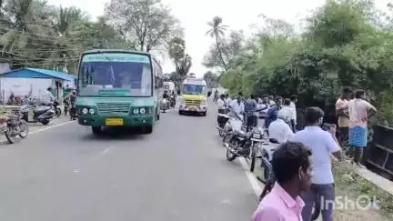 சீர்காழி: சூரக்காடு உப்பனாற்றில் அரசு பேருந்து கவிழ்ந்து ஓட்டுனர் நடத்துனர் குழந்தைகள் உட்பட  8 பேர் காயம் சீர்காழி GHல் அனுமதி