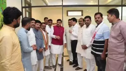नागदा: विधायक डॉ. तेजबहादुर सिंह चौहान ने भोपाल में सीएम यादव से कार्यकर्ताओं के साथ मुलाकात की