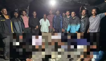ಕುಮಟಾ: ಕೊಡ್ಕಣಿ ಕಿಮಾನಿ ರಸ್ತೆ ಪಕ್ಕದ ದಟ್ಟ ಬೆಳ್ಗರಣಿ ಕಾಡಿನಲ್ಲಿ ಇಸ್ಪೀಟ್ ಅಡ್ಡೆ ಮೇಲೆ ದಾಳಿ, 8 ಜನರ ಬಂಧನ