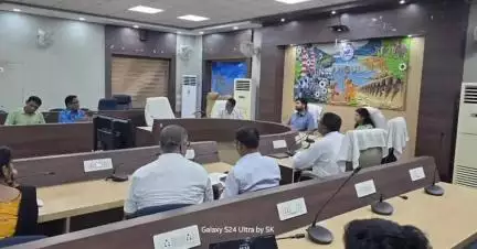 ଅନୁଗୋଳ: ଜିଲ୍ଲା କାର୍ଯ୍ୟାଳୟ ସମ୍ମିଳନୀ କକ୍ଷରେ ବିଭିନ୍ନ ପ୍ରସଙ୍ଗ ନେଇ ବୈଠକ ଅନୁଷ୍ଠିତ