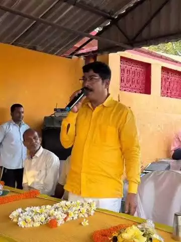 बूरमू: बुढमू प्रखंड के ठाकुरगांव बाजार में विधायक सुरेश बैठा ने विधायक निधि से निर्मित प्याऊँ का उद्घाटन किया