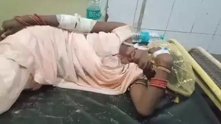 ईसागढ़: डेलकावर गांव के पास अज्ञात जीप चालक ने बाइक को टक्कर मारी, पति-पत्नी घायल