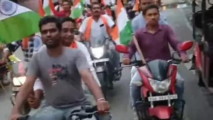 জয়নগর ১: ভারতীয় সেনাবাহিনীকে কুর্নিশ জানিয়ে বিজয় মিছিল কুলতলি থেকে জয়নগর পর্যন্ত