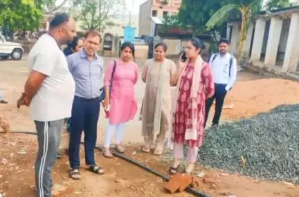 अलीराजपुर: चंद्र शेखर आजाद नगर में एसडीएम प्रियांशी भंवर ने अस्पताल एवं दृष्टिहीन संस्था का किया औचक निरीक्षण