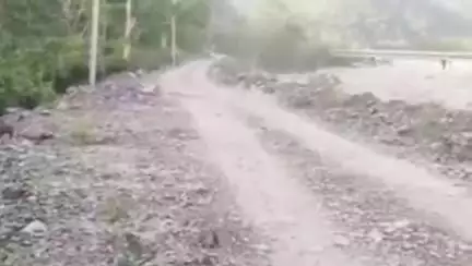 डोईवाला: सिंधवाल गांव से शेरागोदी तक डेढ किलोमीटर लम्बी सड़क के डामरीकरण ना होने से ग्रामीण परेशान#jansamasya