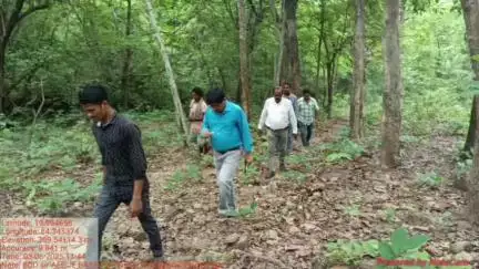 ଭଞ୍ଜନଗର: ବାଇବଲି ପଞ୍ଚାୟତର ବିଭିନ୍ନ ଗ୍ରାମକୁ ଗସ୍ତ କରି ଲୋକକଂ ସମାସ୍ଯା ବୁଝିଲେ ଭଞ୍ଜନଗର ବିଡ଼ିଓ