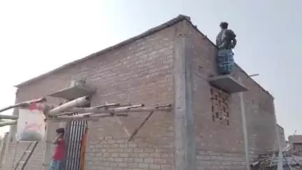 সাগরদিঘি: কালবৈশাখী ঝড়ে ক্ষতিগ্রস্ত বাড়িকে  পুনর নির্মাণ দেওয়া হল এস ডি পি আই পার্টির পক্ষ থেকে সাগরদিঘির পাটকেলডাঙ্গা অঞ্চলে