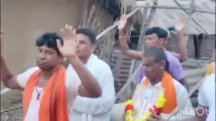খাতড়া: লাড়াখাম বাউরীপাড়া সর্বষোল‌আনা হরিনাম সংকীর্তন কমিটির উদ্যোগে নগর কীর্তন হল, প্রায় কয়েকশো ভক্ত পা মেলান
