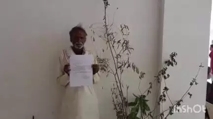 आरोन: जामुन टांडा गांव में पड़ोसी ने काटे पेड़, बुजुर्ग कटे पेड़ लेकर कलेक्टर के समक्ष पहुंचे, कलेक्टर ने दिए निर्देश