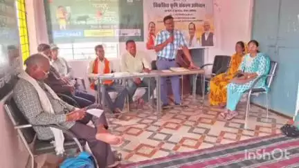 बेरला: बालसमुन्द में विकसित कृषि संकल्प अभियान को लेकर अधिकारियों ने किसानों को उन्नत खेती की जानकारी दी
