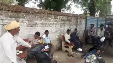 आबू रोड: आबूरोड के मावल रिलायंस पेट्रोल पंप के सामने सड़क पर गिरी बाइक, आग की चपेट में आने से झुलसे युवक की इलाज के दौरान मौत